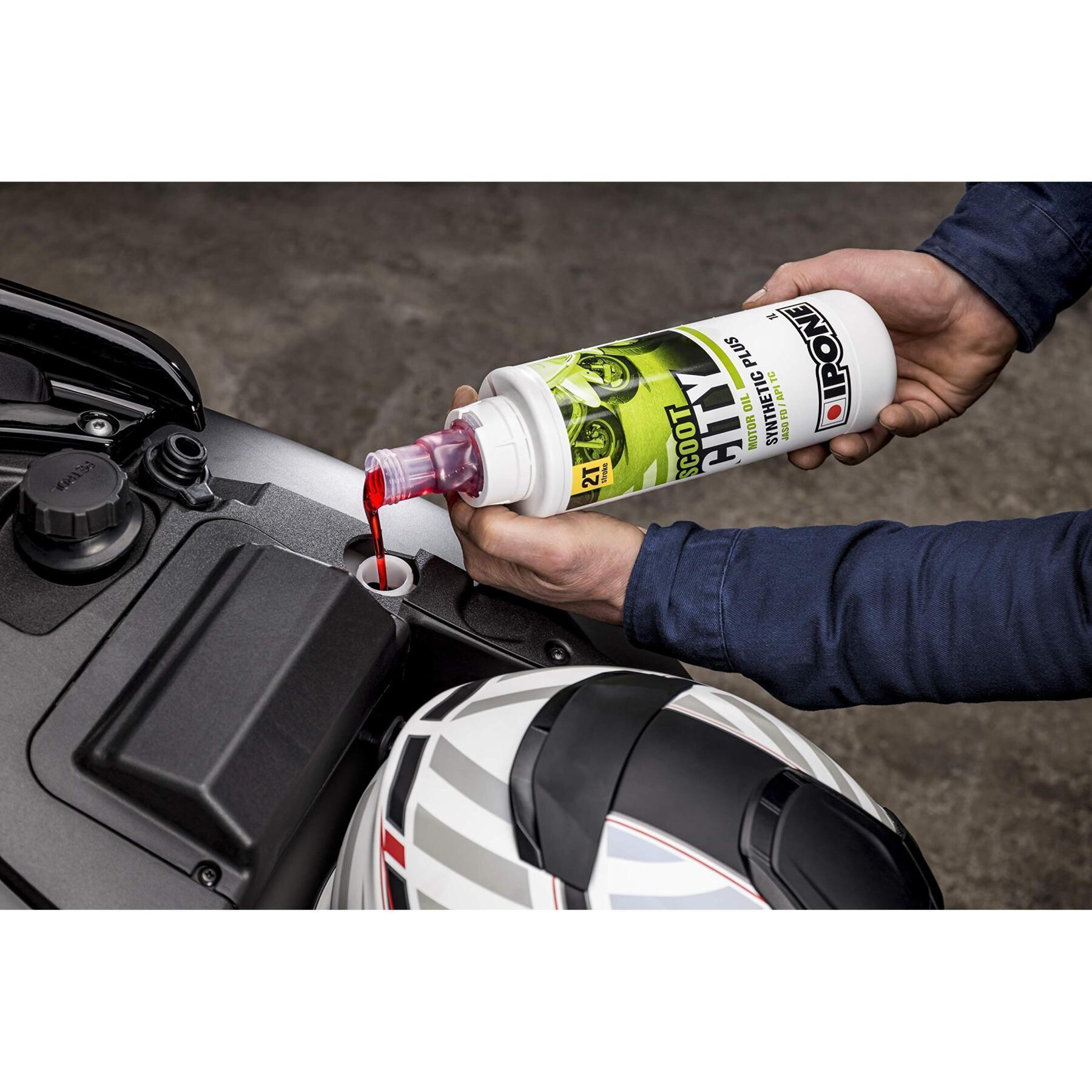 Motorcycle oil ipone scoot city