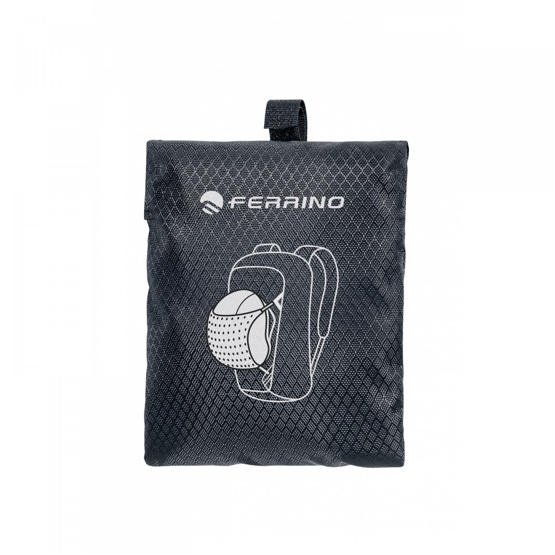 External helmet carrier adaptable to backpacks Ferrino