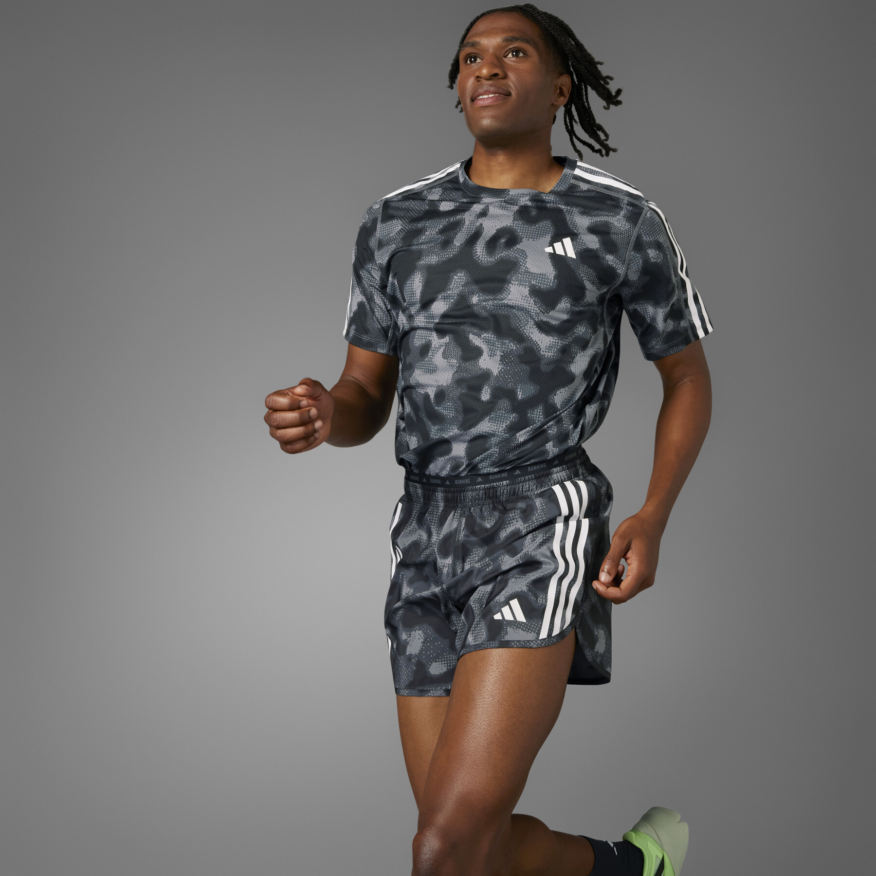 Printed shorts adidas Own the Run 3 Stripes