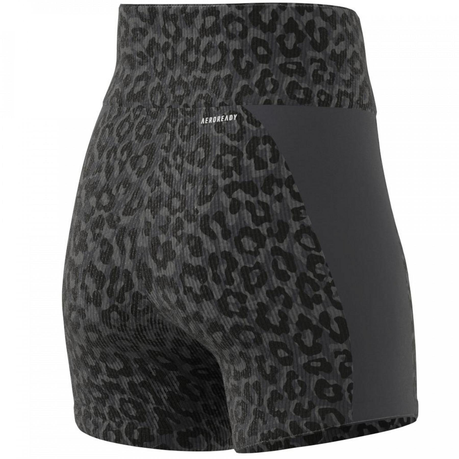 Female cyclist adidas Designed To Move Aeoready Leopard Imprimé