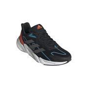 Running shoes adidas X9000L2